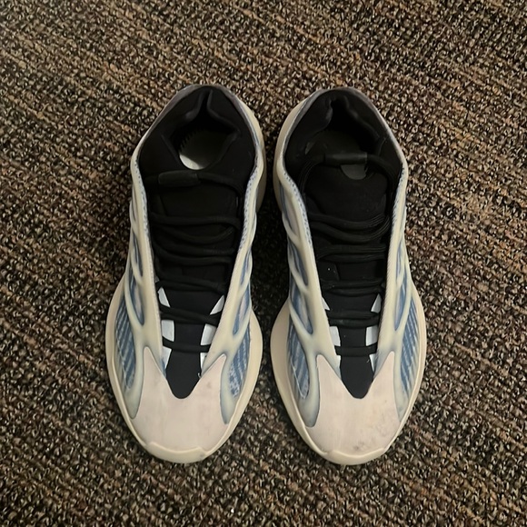 Yeezy - Picture 1 of 9